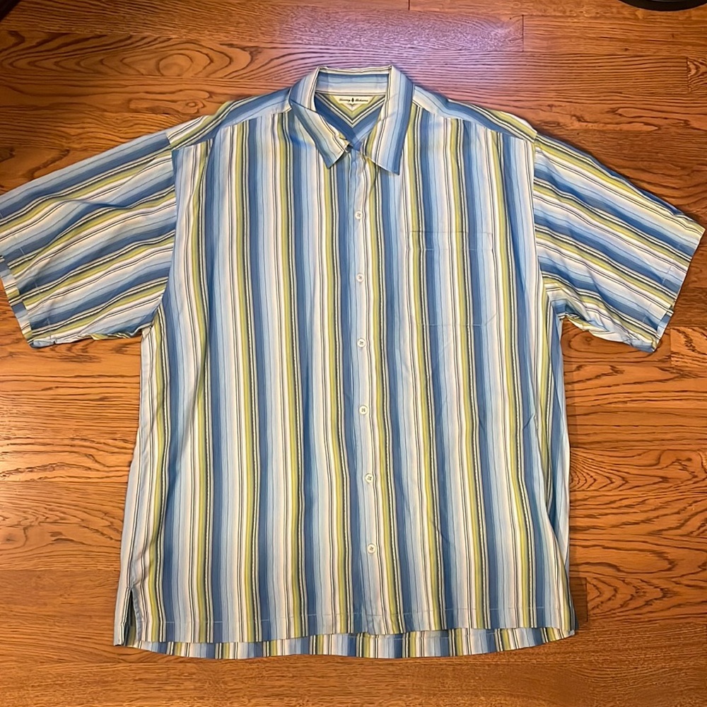 Men’s XL, Tommy Bahama Short Sleeve Button Down Shirt